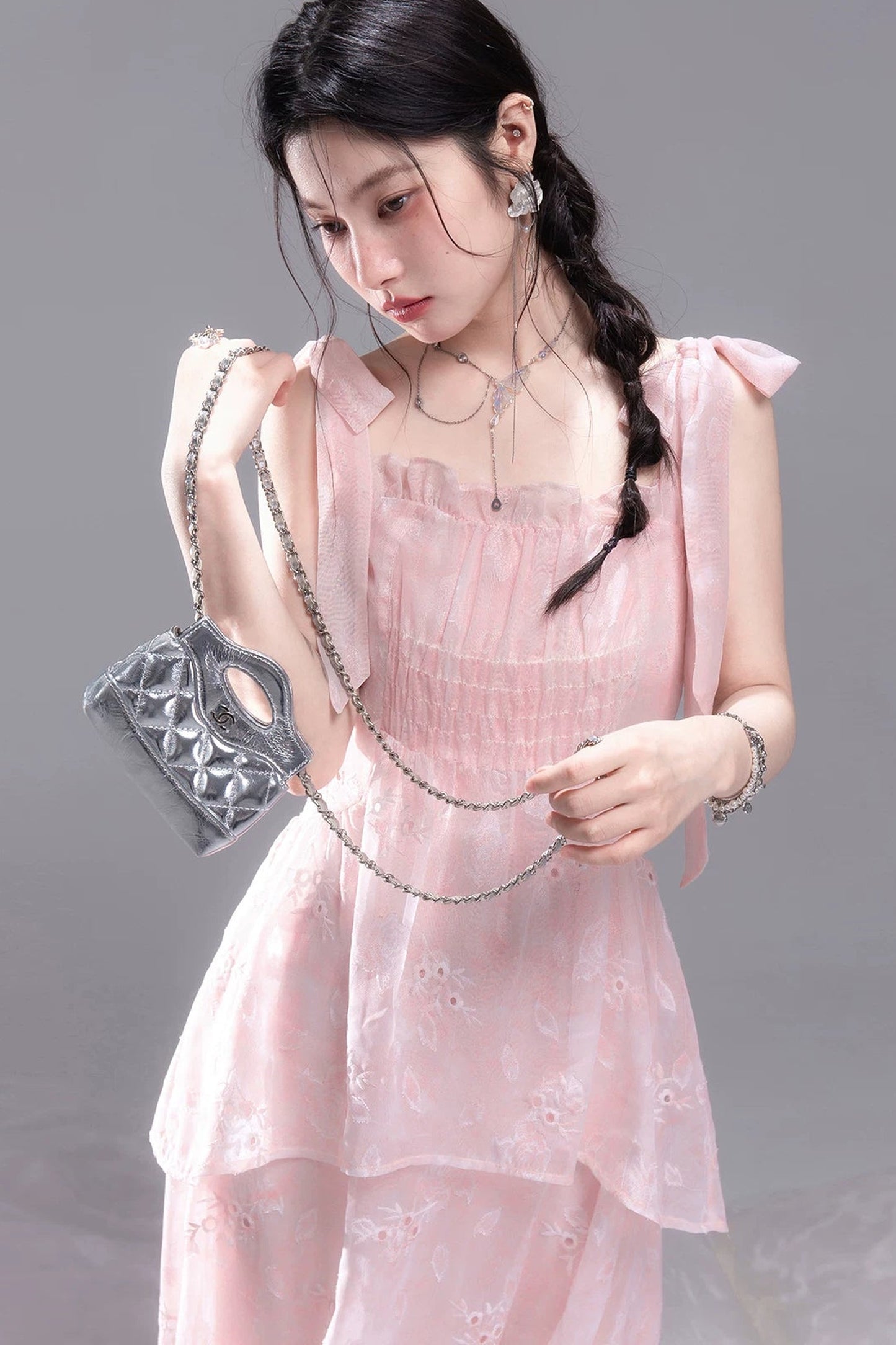 Pudernebel-Trägerkleid