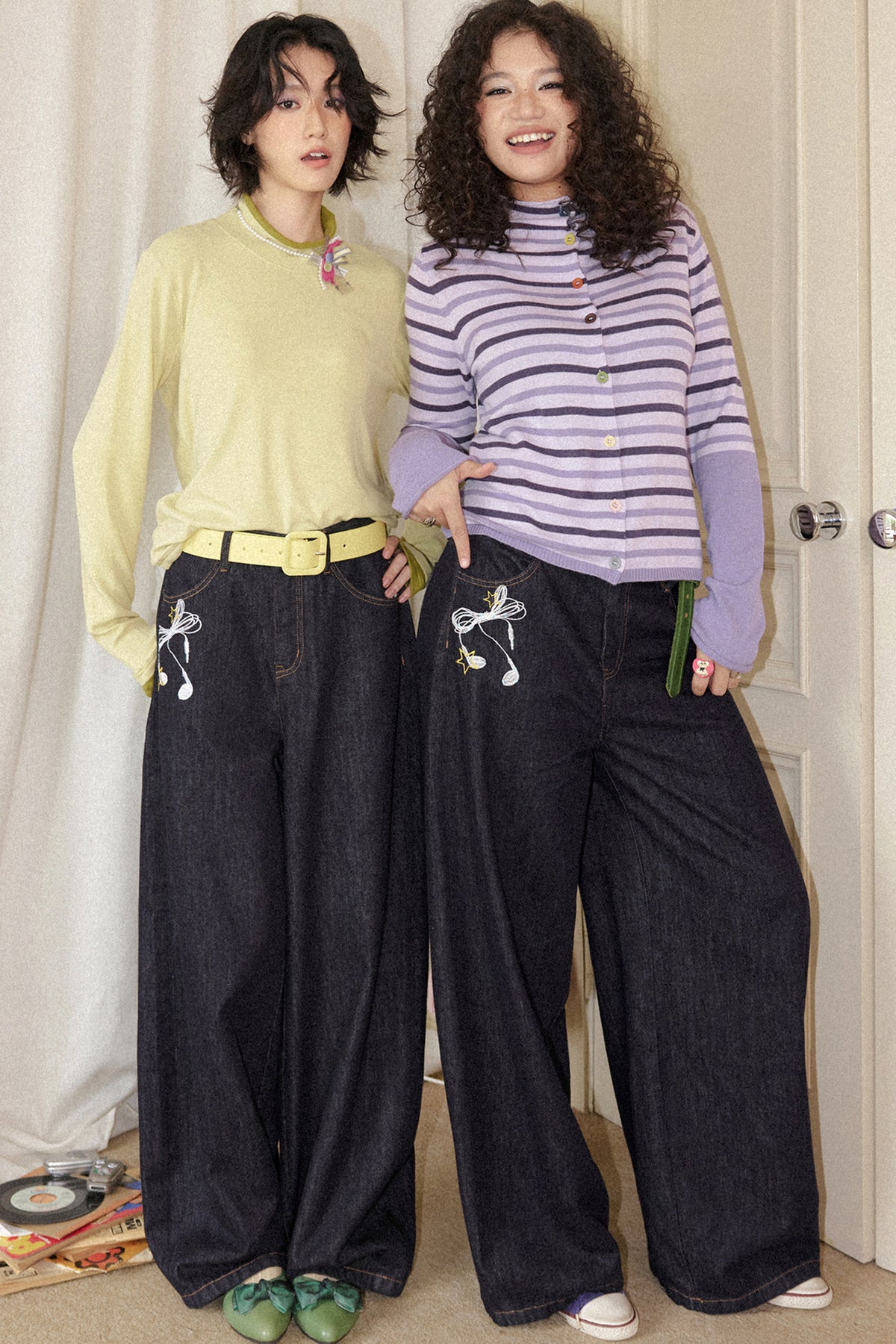 X3 Jeans aus Raw Denim mit Kopfhörer-Stickerei