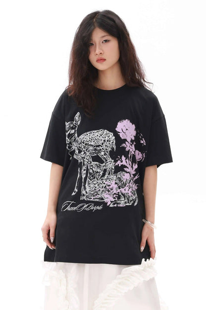 Lockeres T-Shirt mit lila Hirsch- und Blumenmuster