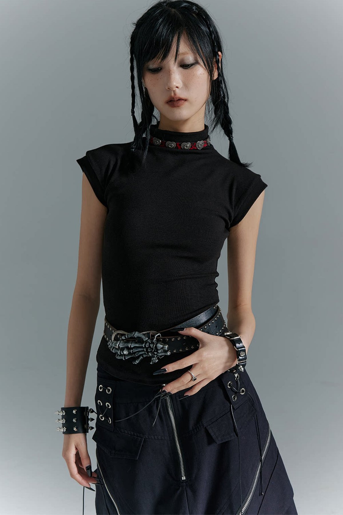 Ceinture punk à rivets et tête de mort