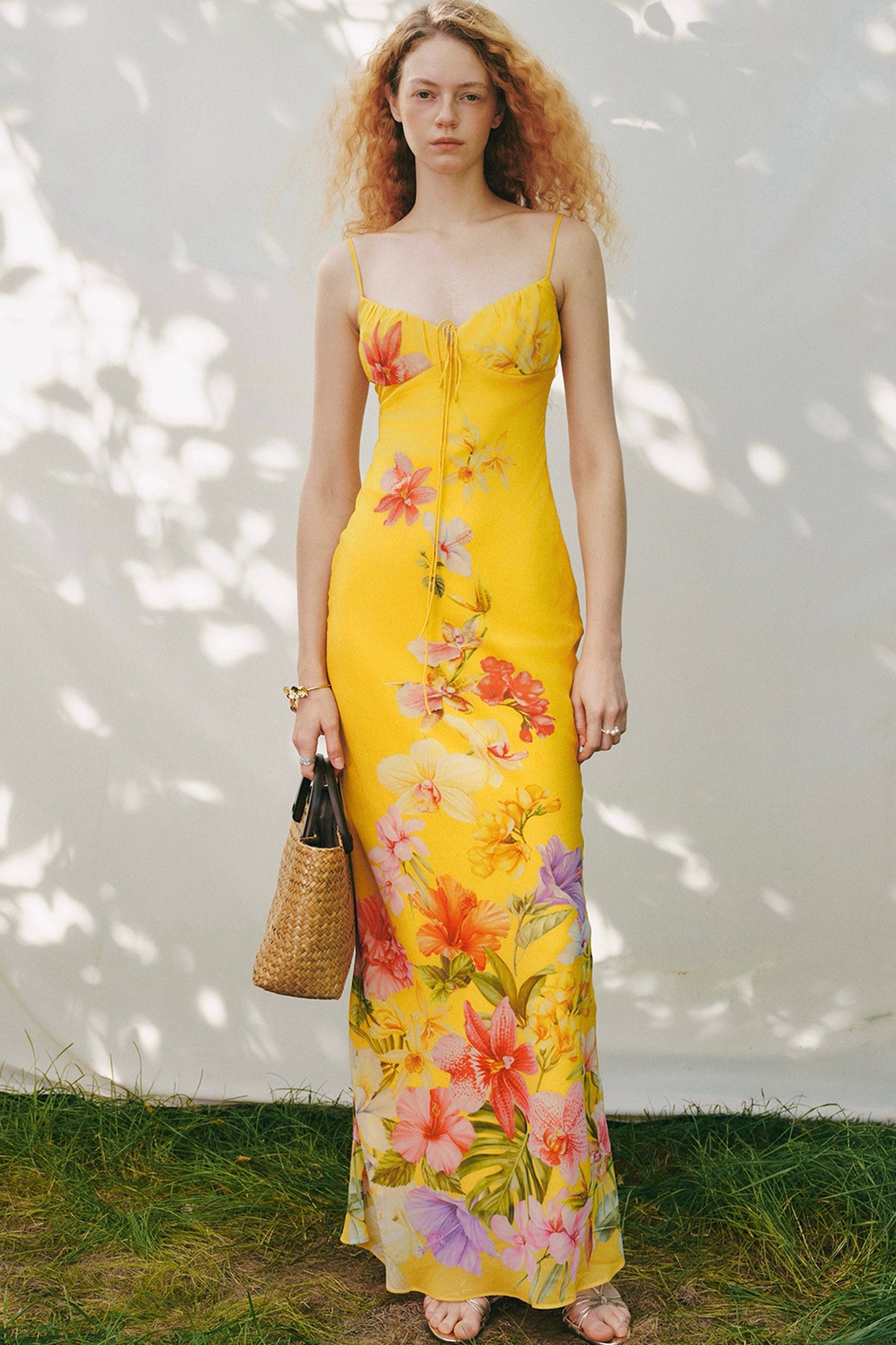 Tropisches handbemaltes Slipkleid mit Blumenmuster und V-Ausschnitt