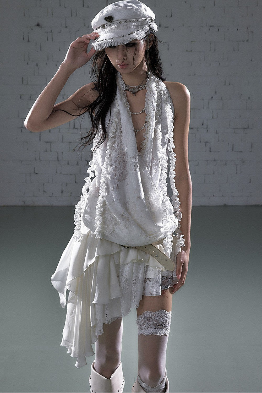 Abito halter con ruches in pizzo