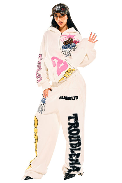 Set-Up aus Hoodie und Hose mit gesticktem Patch
