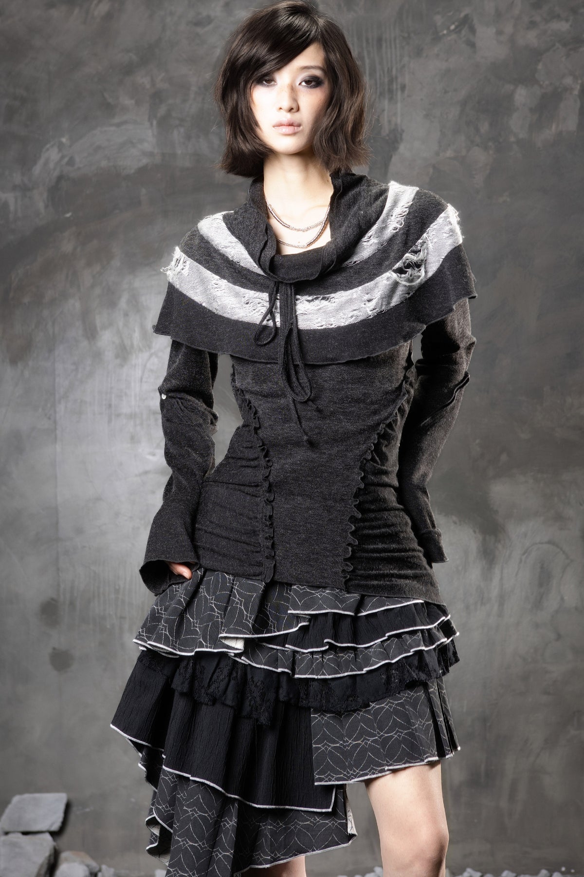 Dark Retro Small Cape Knit Top