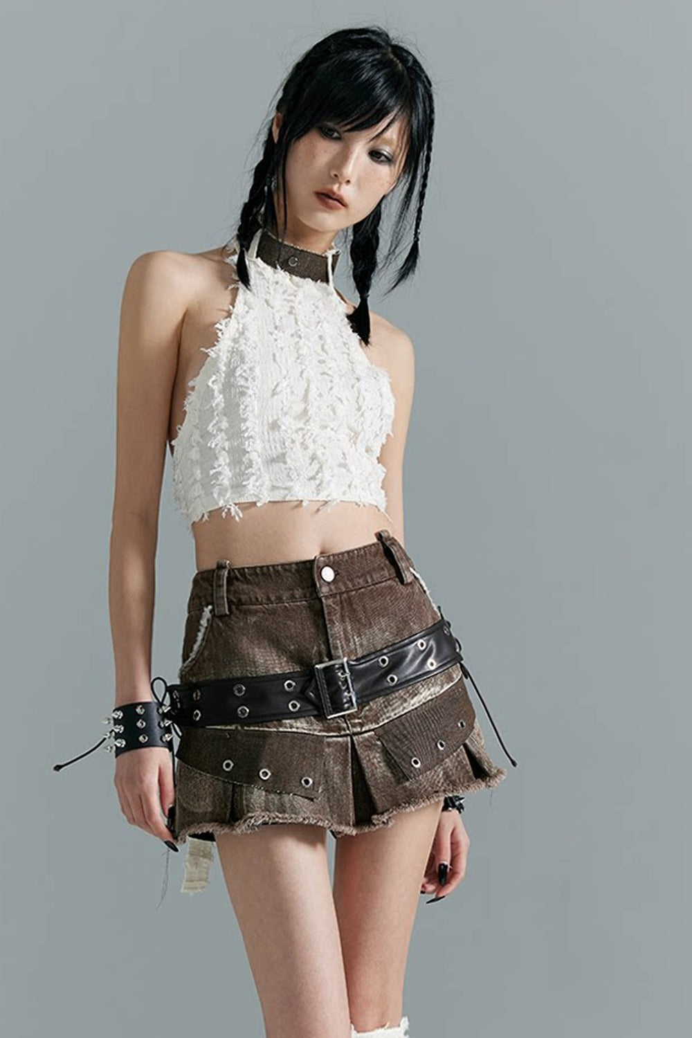 Y2K Minirock aus ausgefranstem, im A-Linien-Schnitt gehaltenem Used-Denim