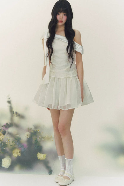 Robe midi princesse en satin brodé