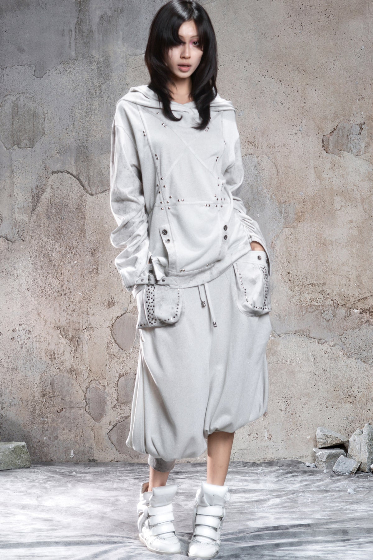 Loose Distressed Rivet Hooded Sweatshirt