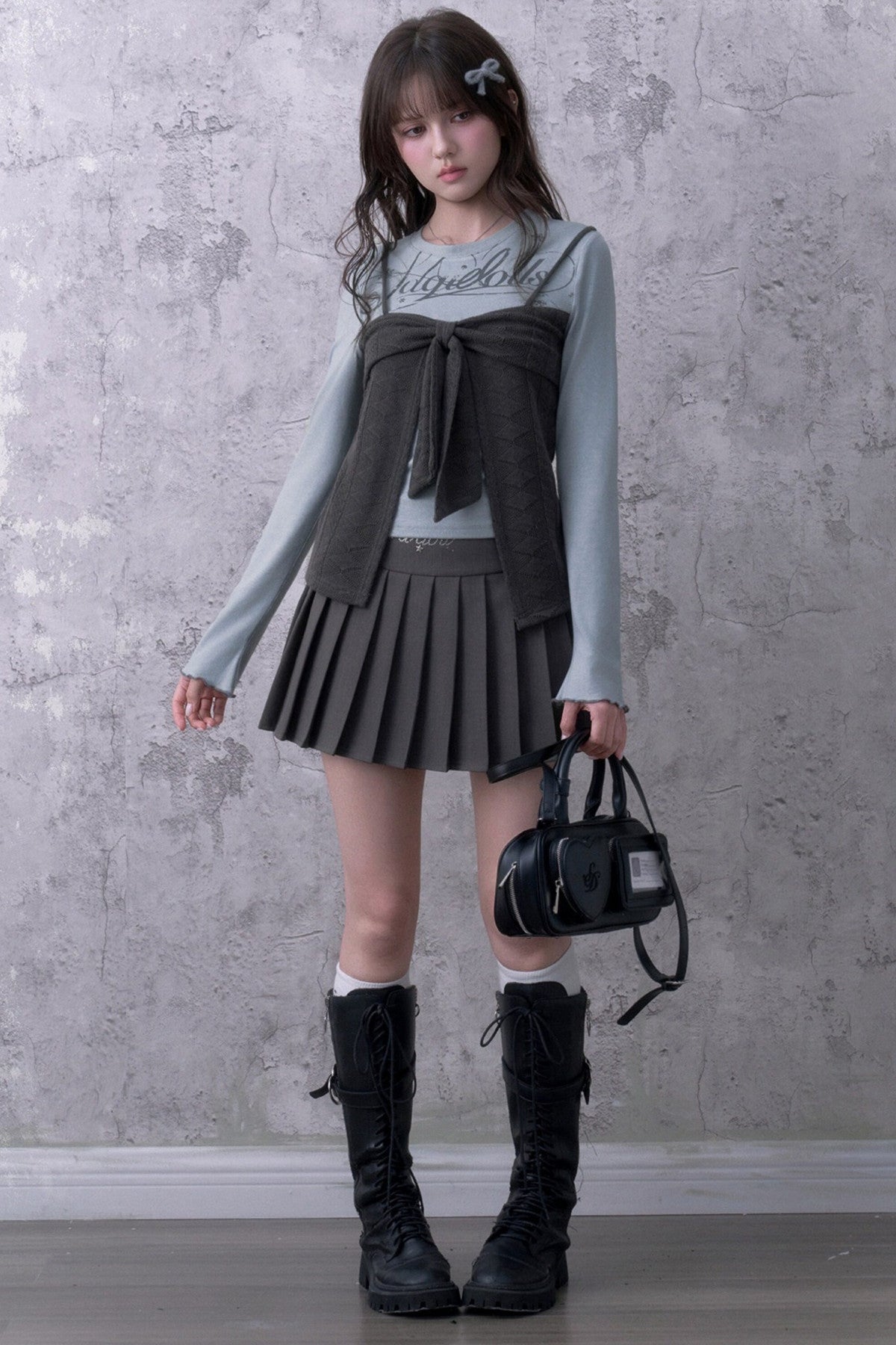 Blusa a maniche lunghe blu-grigia con fiocco e effetto a strati
