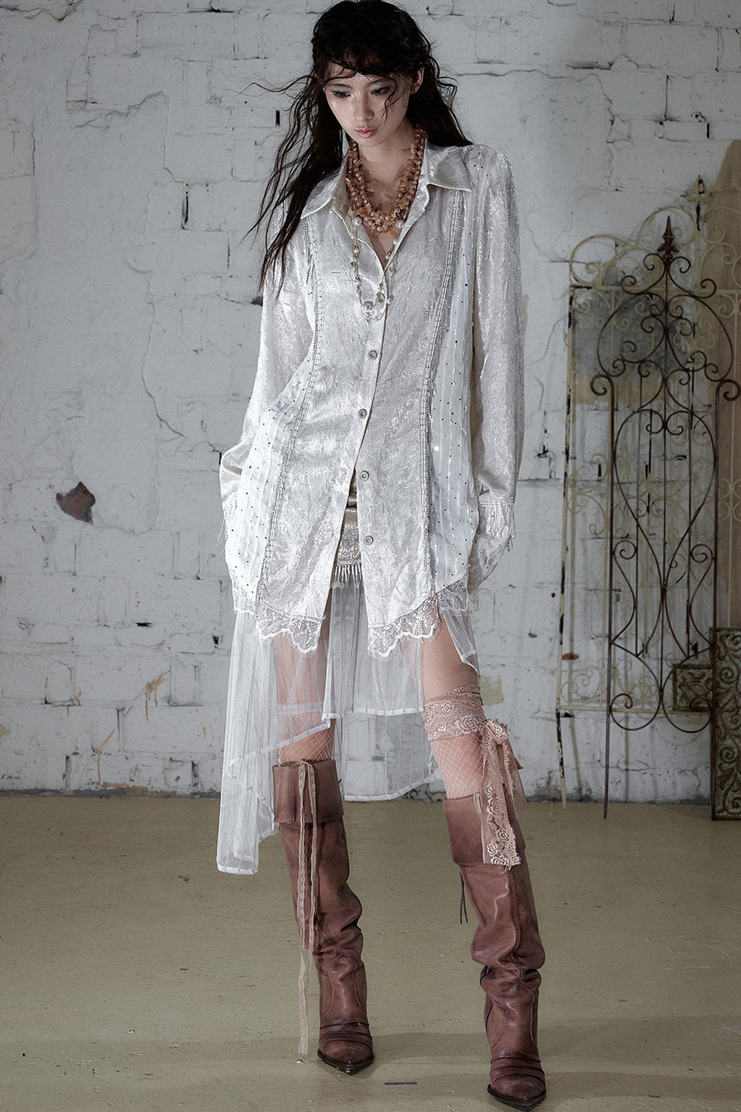Barocke Satinbluse mit Kettenmuster