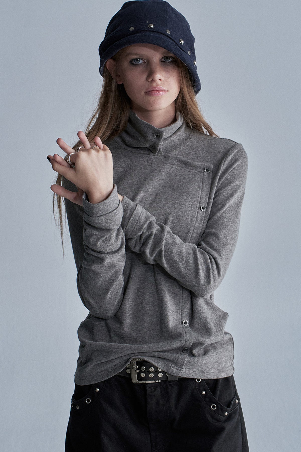 Langarmshirt mit diagonaler Knopfleiste