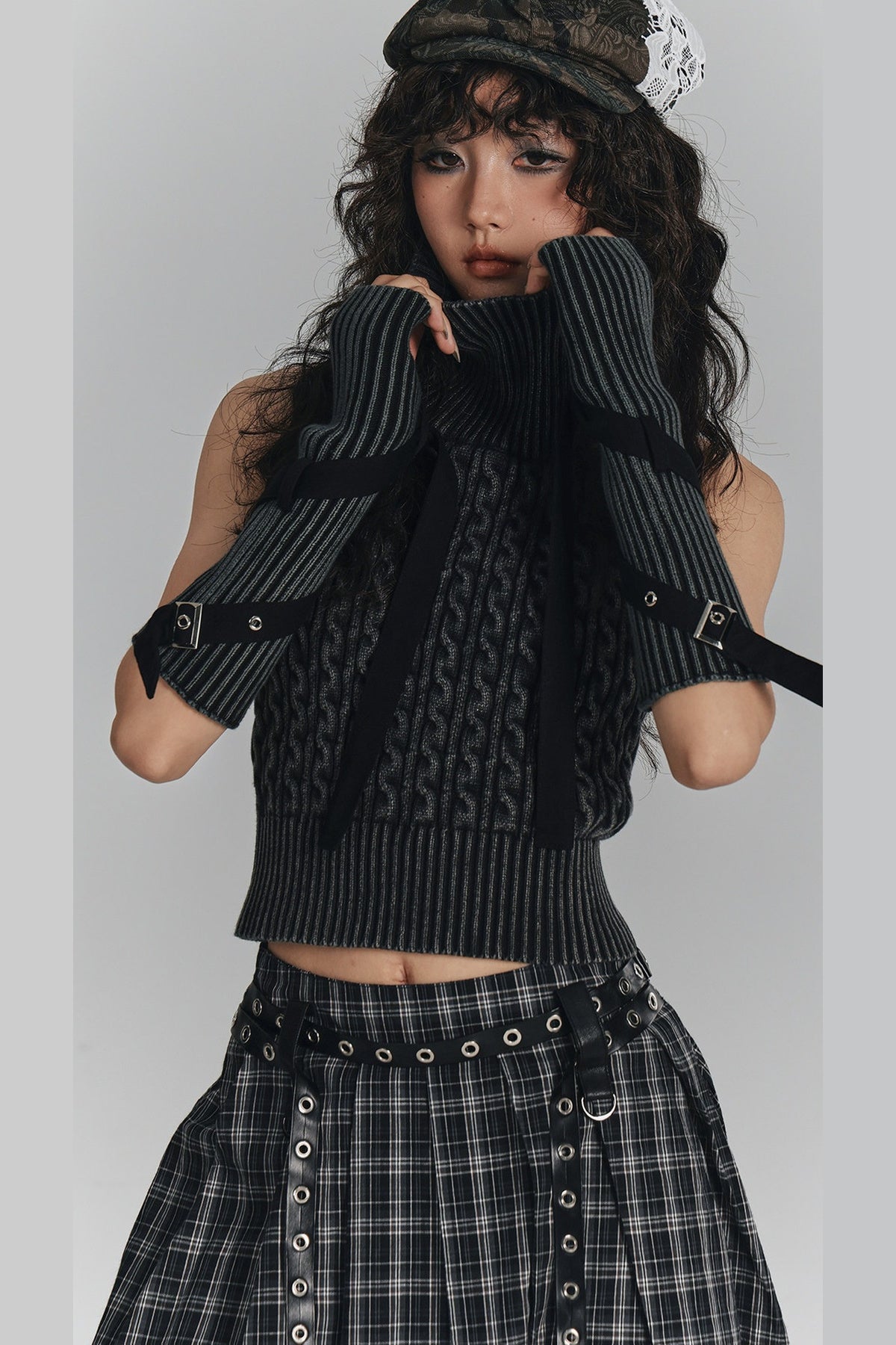 Short Backless Slim-Fit Knit Top with Tie Sleeves
