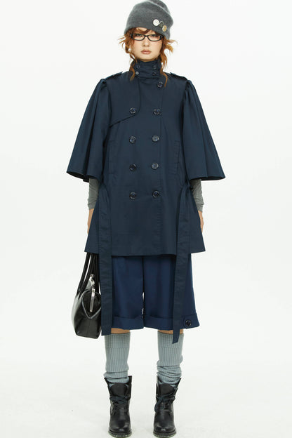 Marineblauer Trenchcoat mit Cape-Ärmeln und zweireihiger Knopfleiste