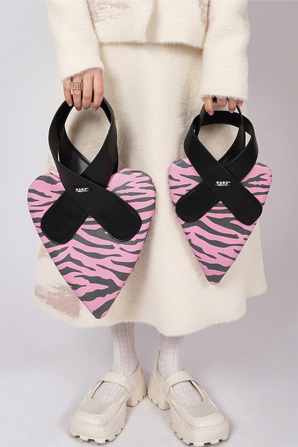 Borsa a tracolla con cuore graffiti