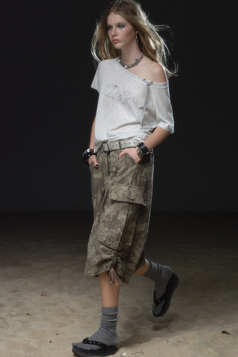 Pantaloni cropped mimetici multi-tasca