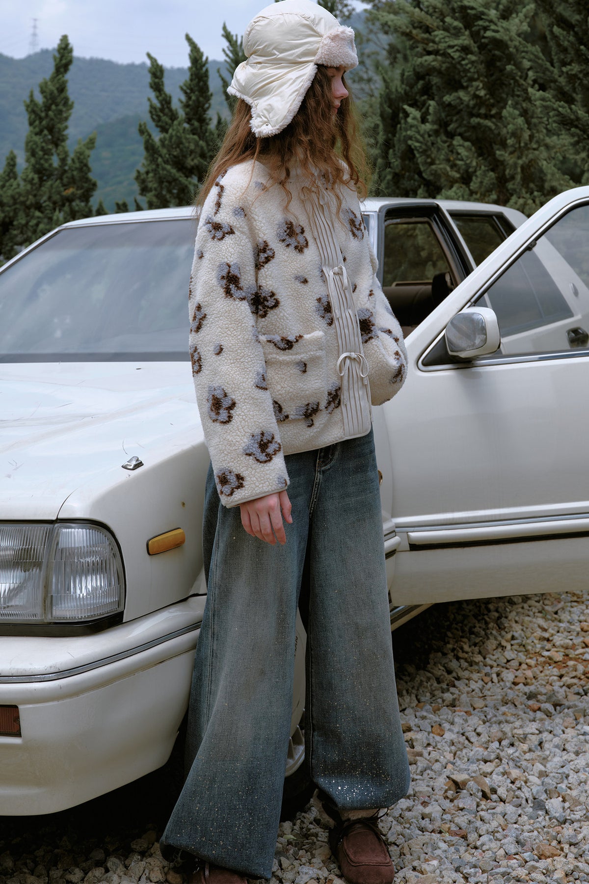 Gesteppte Fleecejacke mit Blumen und Schleife