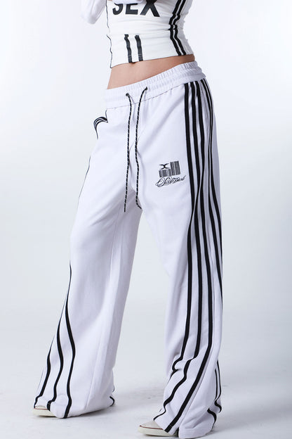 Dekonstruierte Jogginghose mit fünf Streifen und Schreibschrift