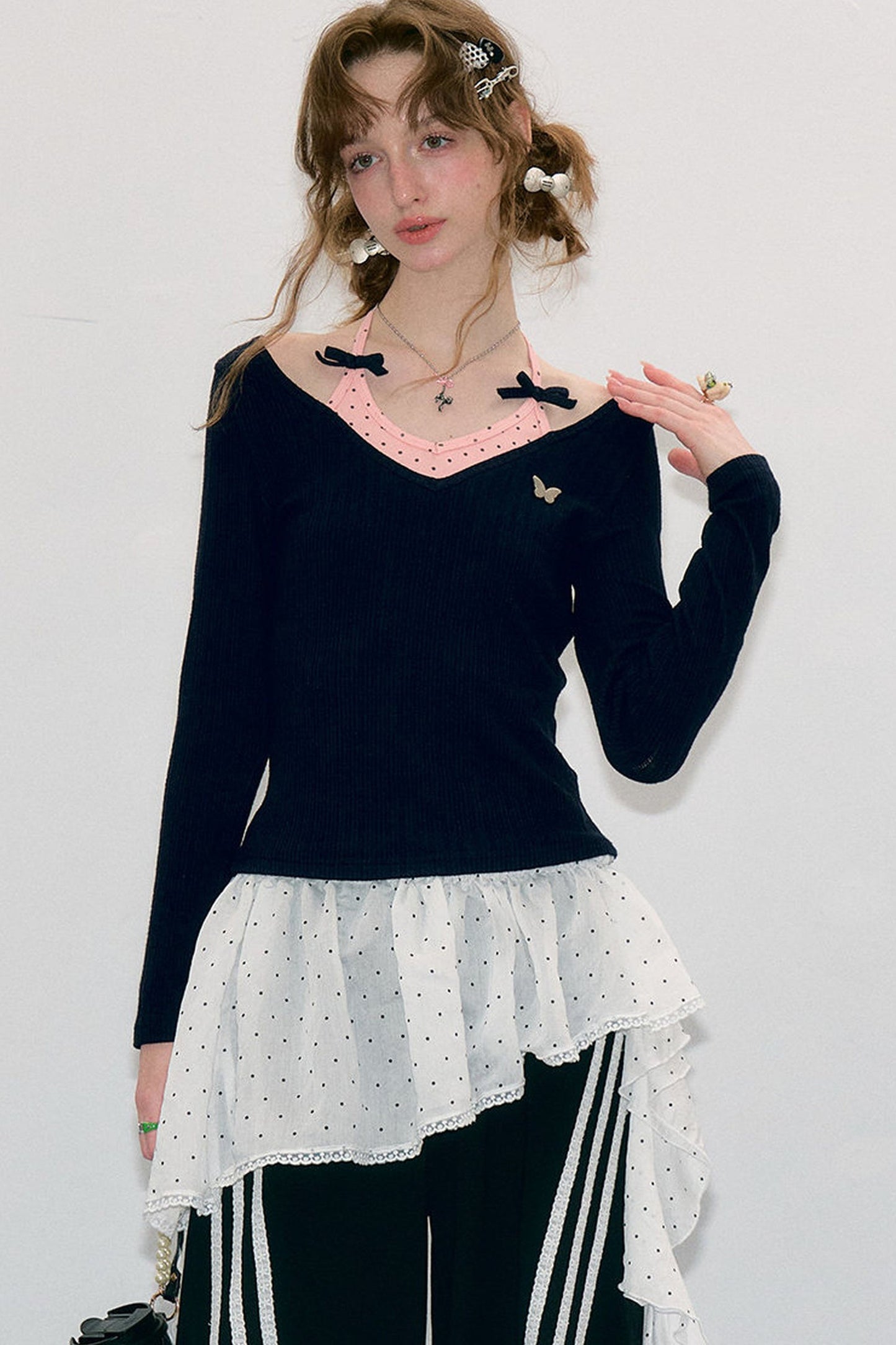 Top a maglia a maniche lunghe con farfalle e pois