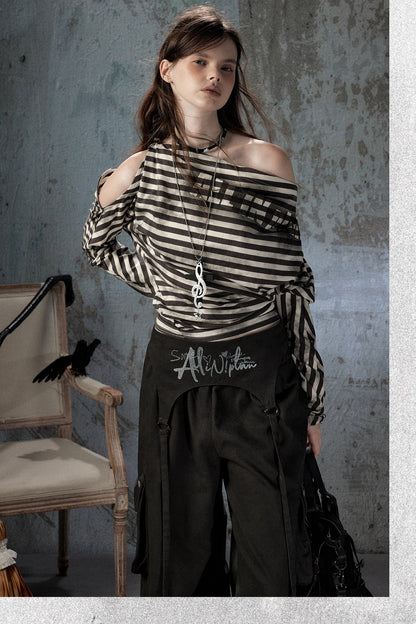 Top asimmetrico a righe con spalle scoperte e maniche lunghe