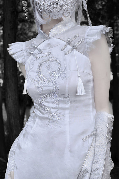 Robe fendue brodée d’un dragon argenté chinois
