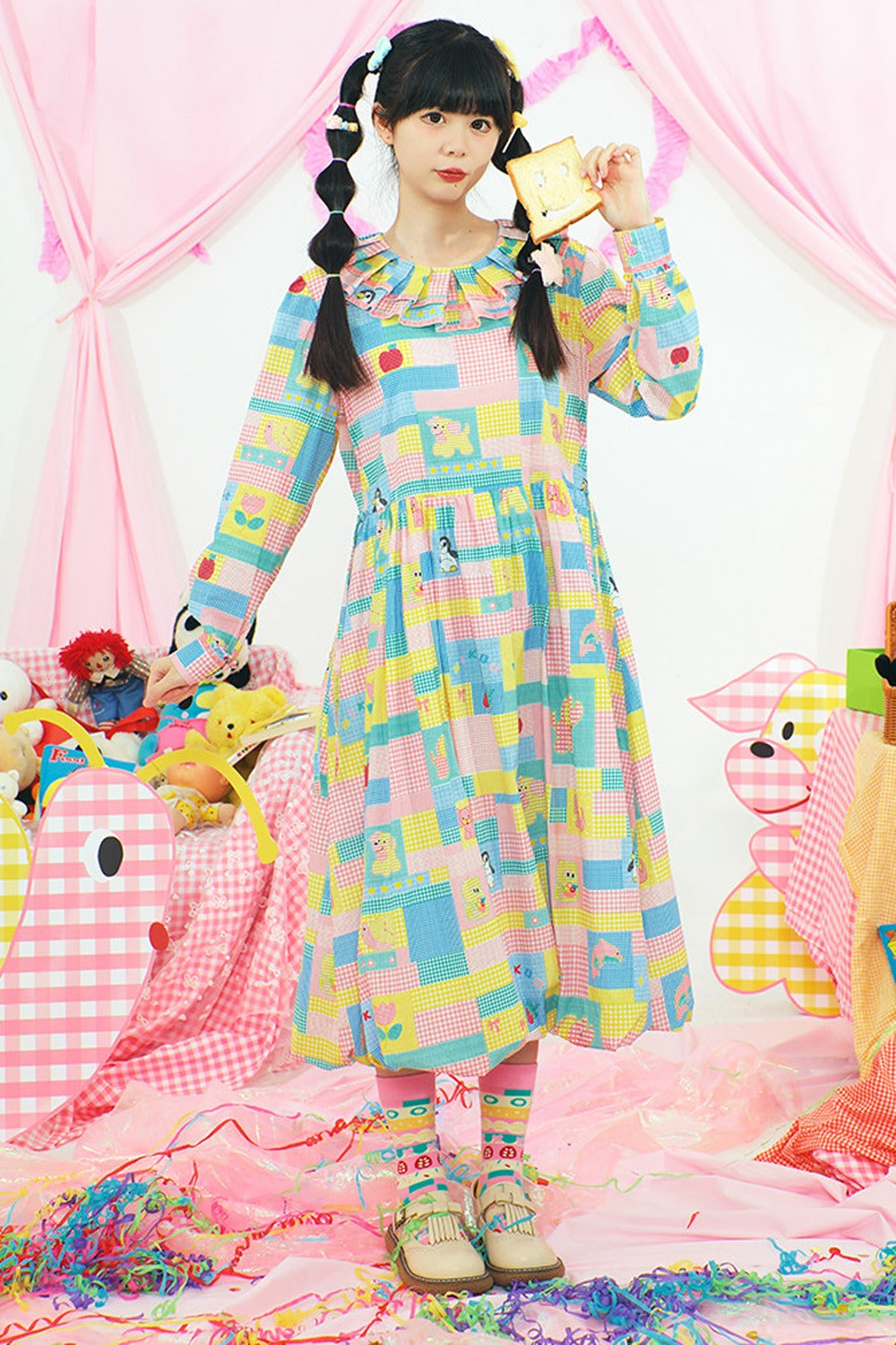 Langärmeliges Kleid mit Originaldruck und Blütenknospenmotiv