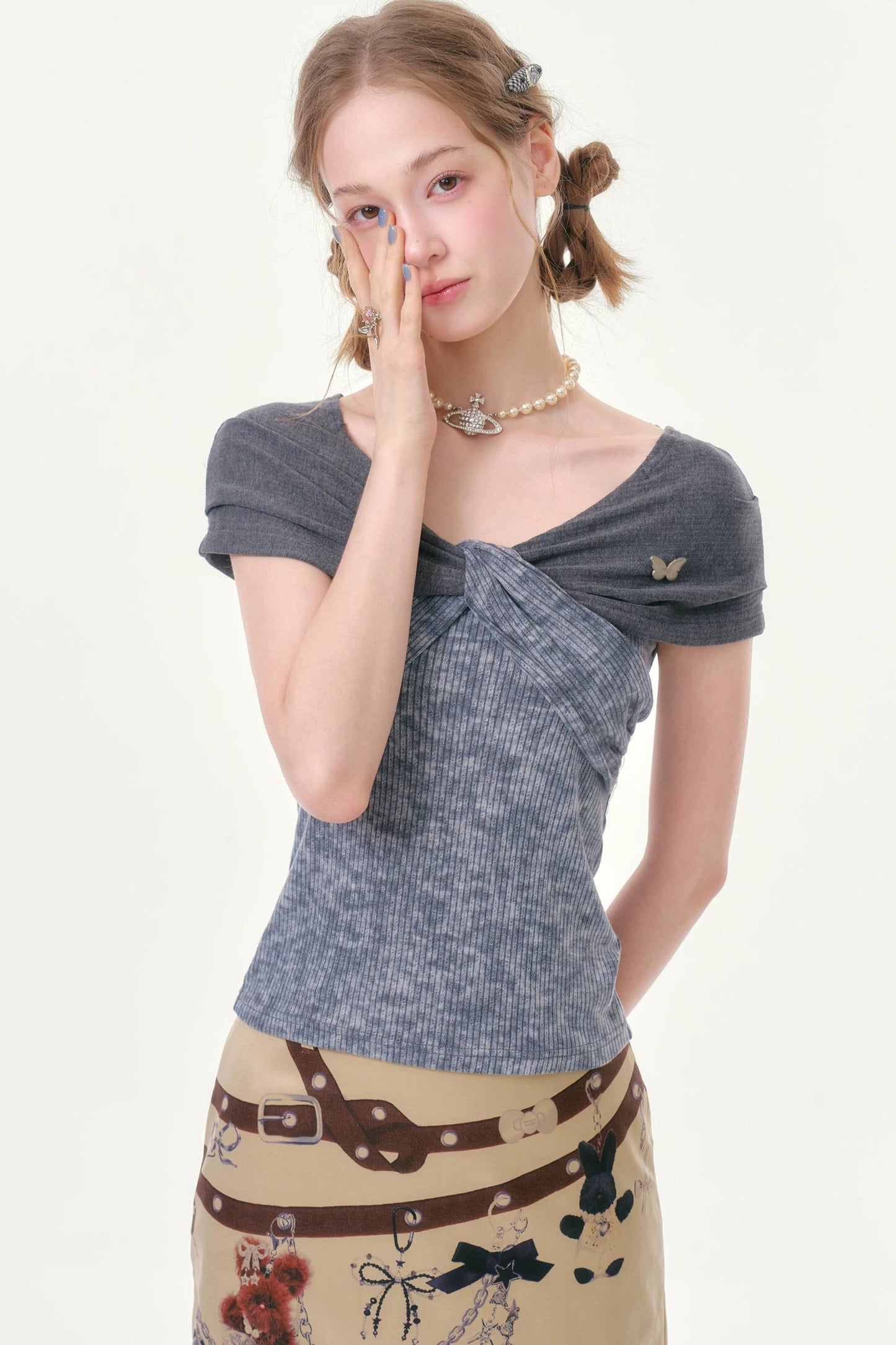 Retro Floral Knot Dark Gray T-Shirt