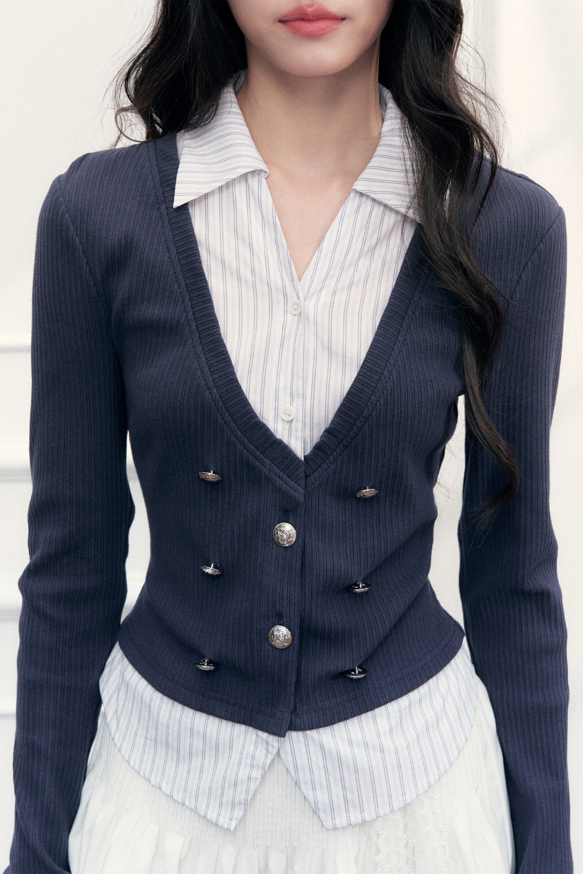 Top in maglia con scollo a V effetto stratificato