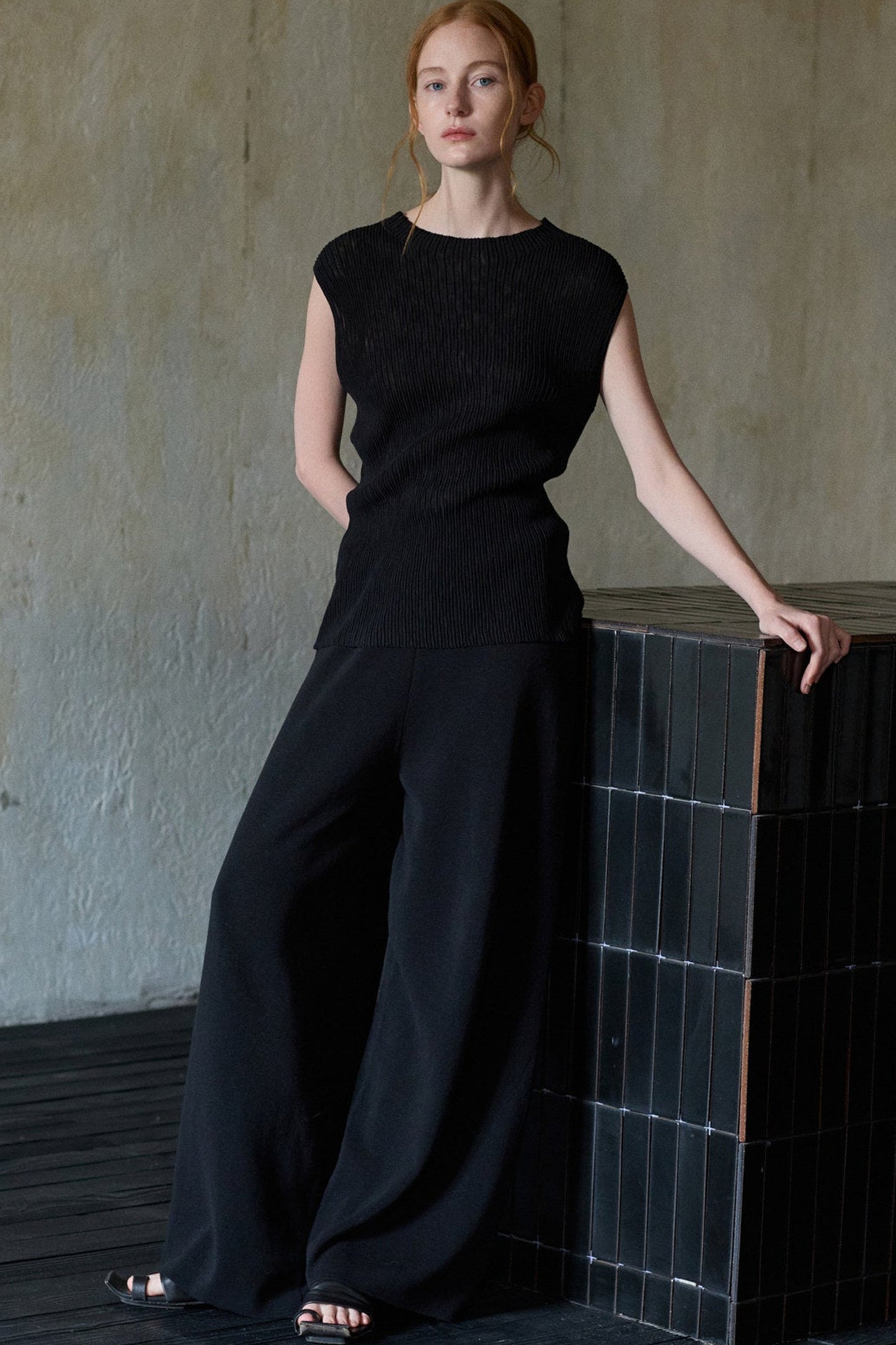 Black Linen Knitted T-Shirt