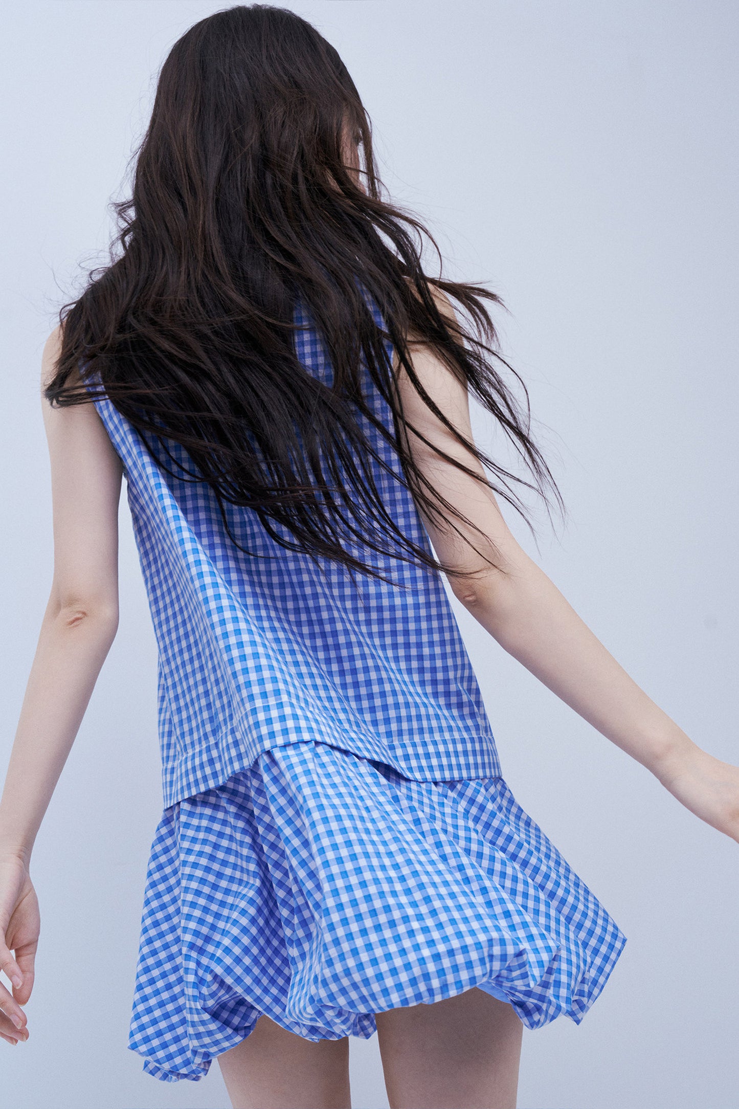 Vichy-Karo-Kleid aus Pima-Baumwolle mit Blütenknospen