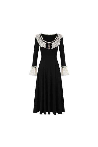 Schwarzes langärmeliges Strickkleid