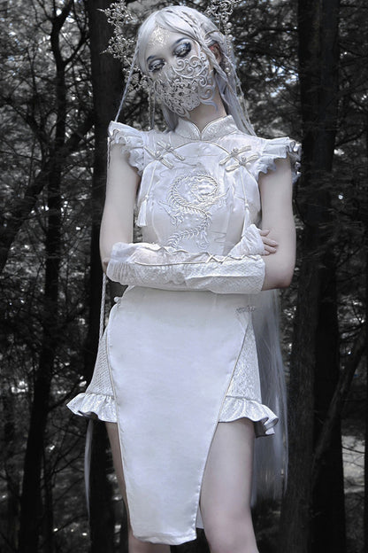 Robe fendue brodée d’un dragon argenté chinois