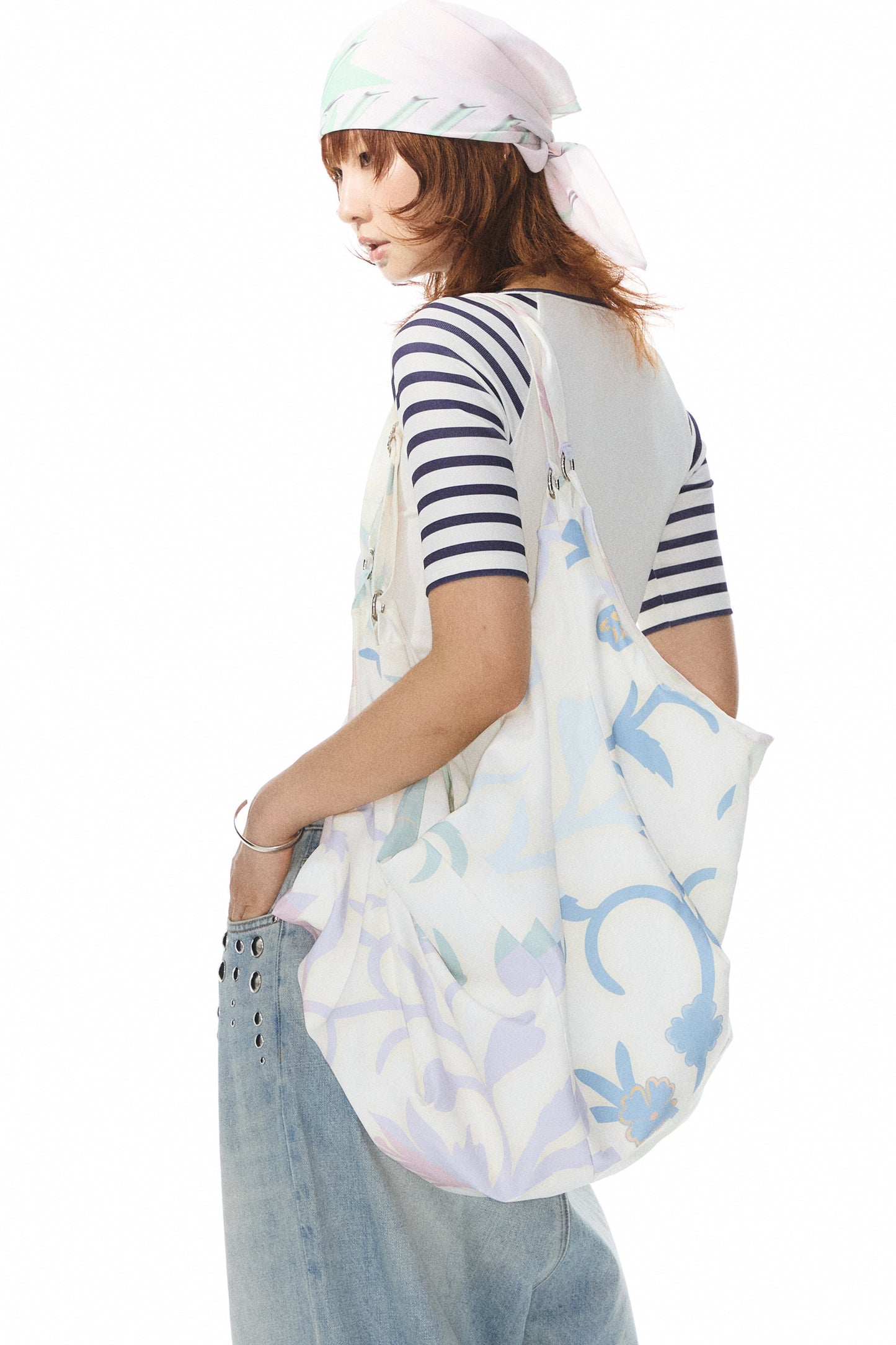 Gepunktete Reisetasche