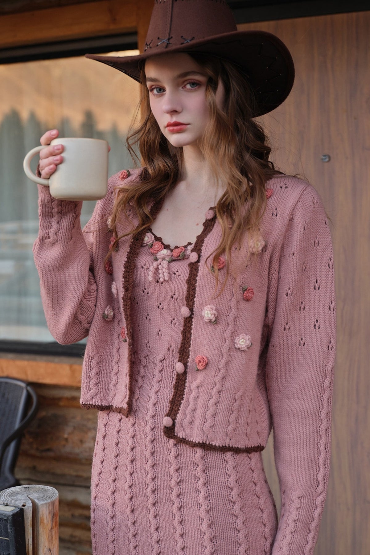 Wollstrick-Cardigan mit Blumenmuster und Kleid-Set