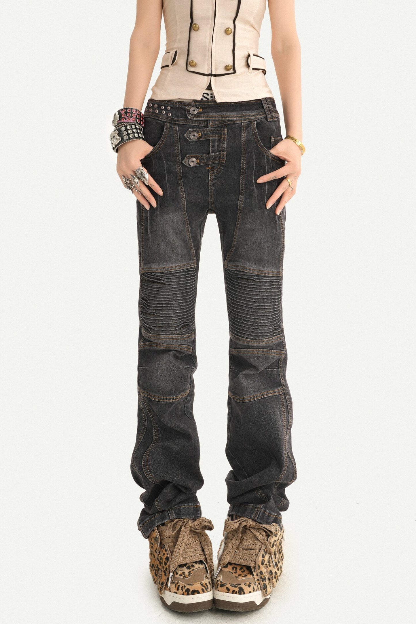 Gewaschene plissierte gerade Biker-Jeans