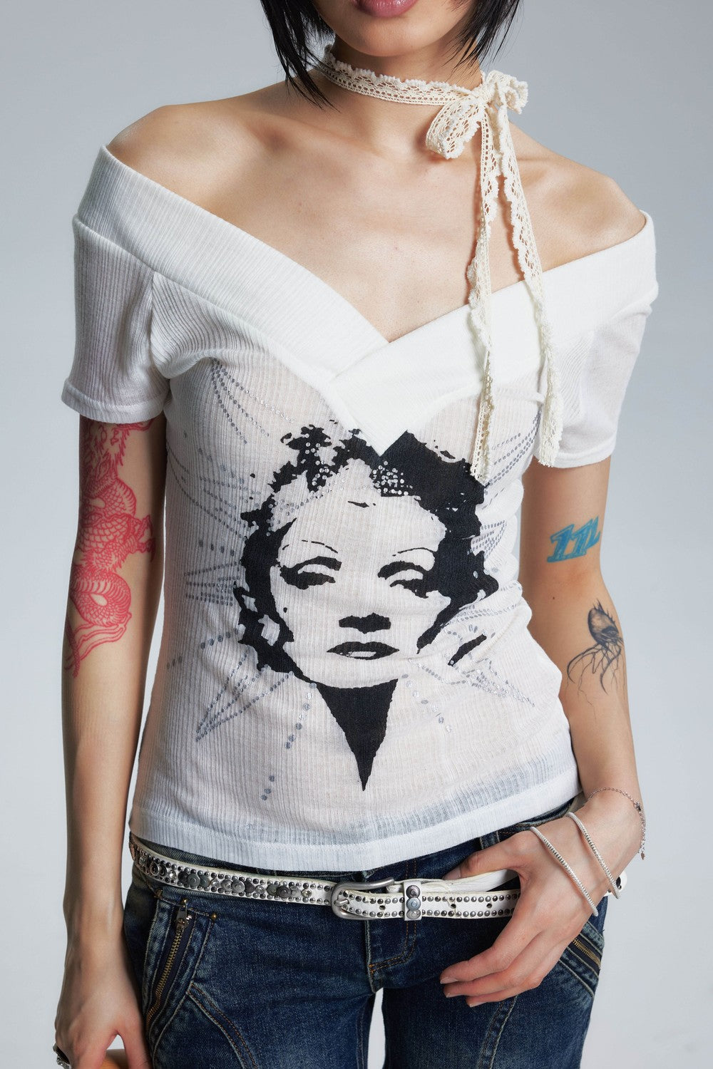 Sheer Two-Color V-Neck Off-Shoulder T-Shirt