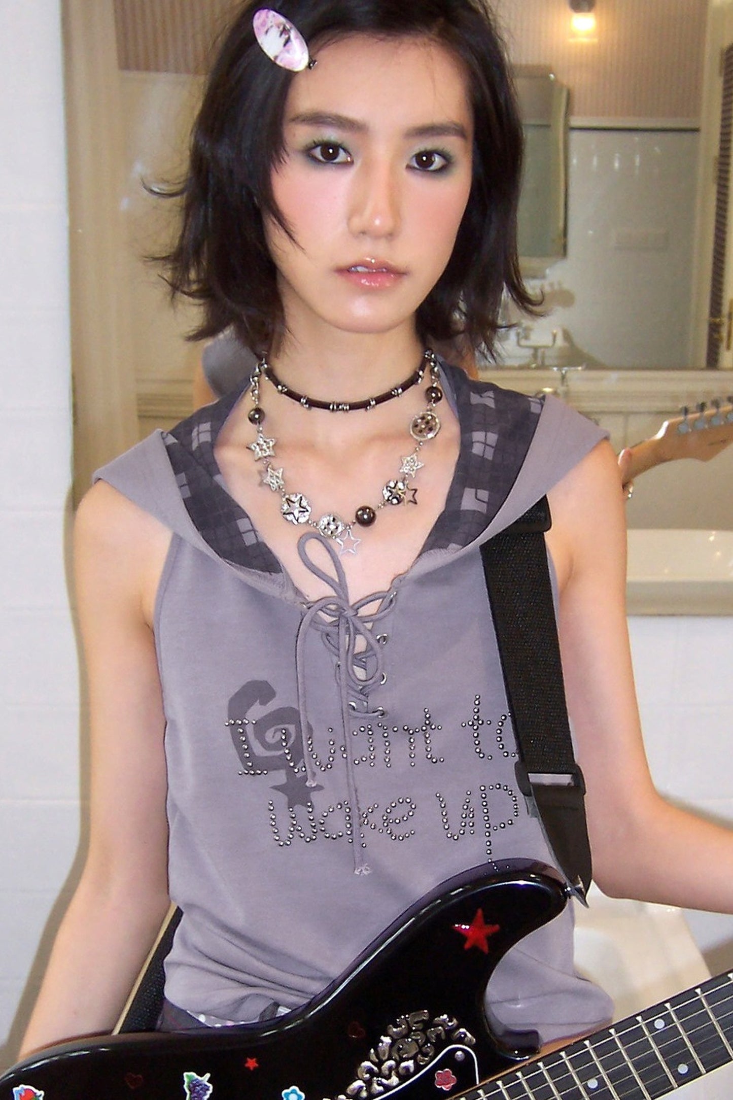 Gilet con cappuccio a quadri e strass