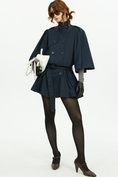 Marineblauer Trenchcoat mit Cape-Ärmeln und zweireihiger Knopfleiste