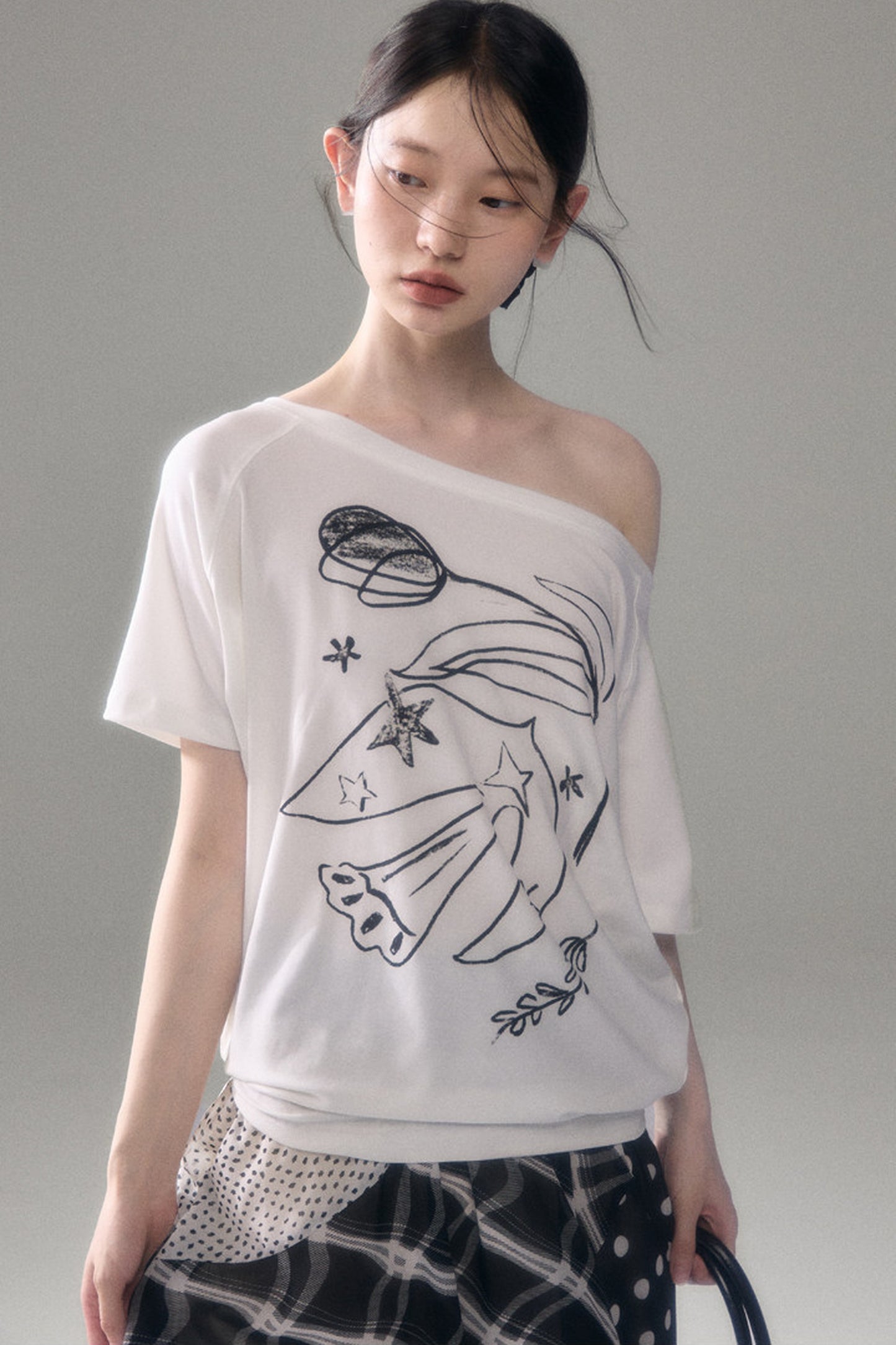 Bird And Tulip Print One-Shoulder Tencel T-Shirt