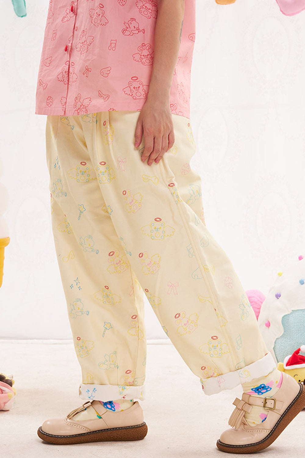 Jeans con ricami importanti di animali e angeli