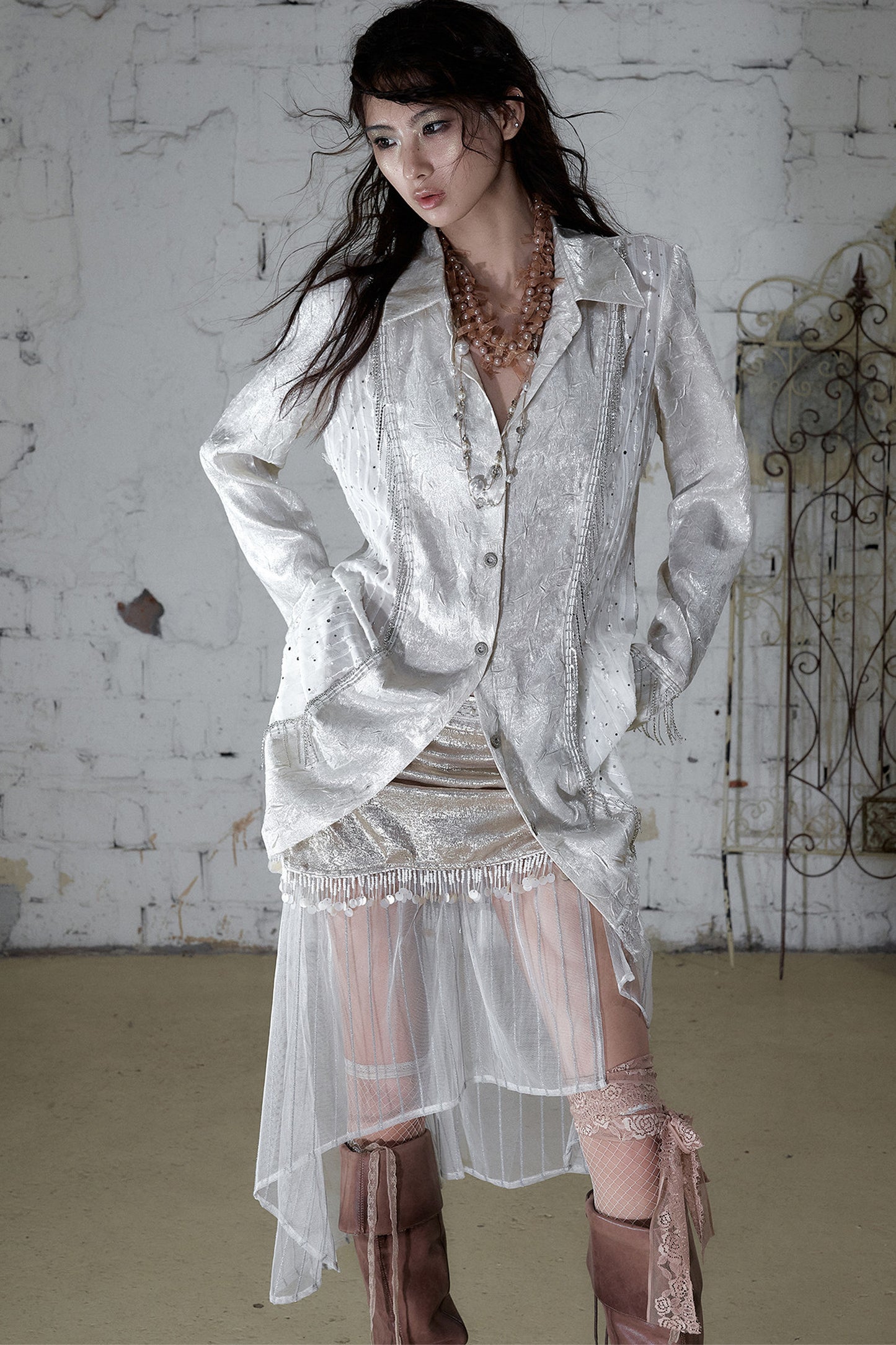 Barocke Satinbluse mit Kettenmuster