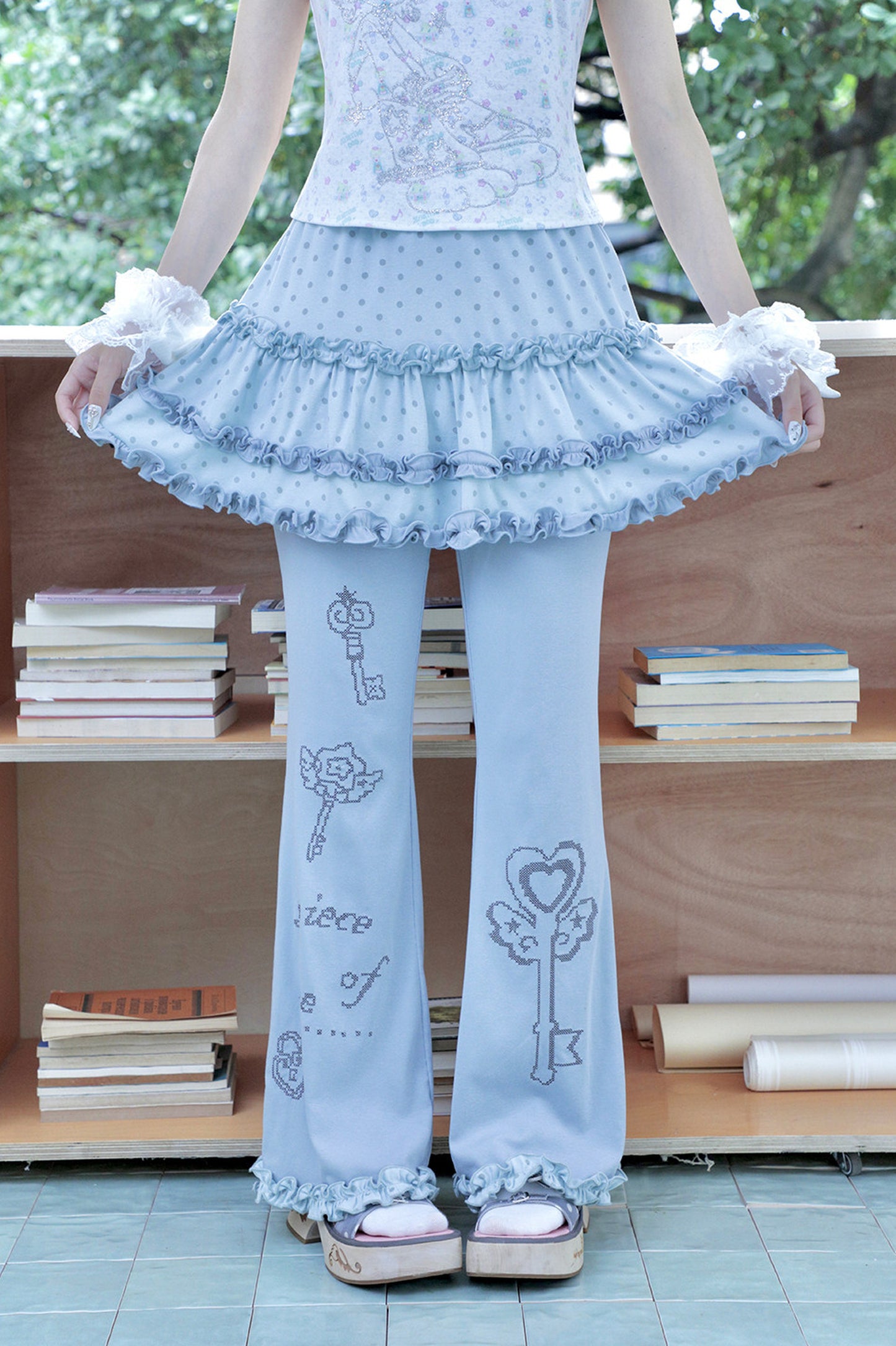 Pantaloni svasati in pizzo stile dreamcore
