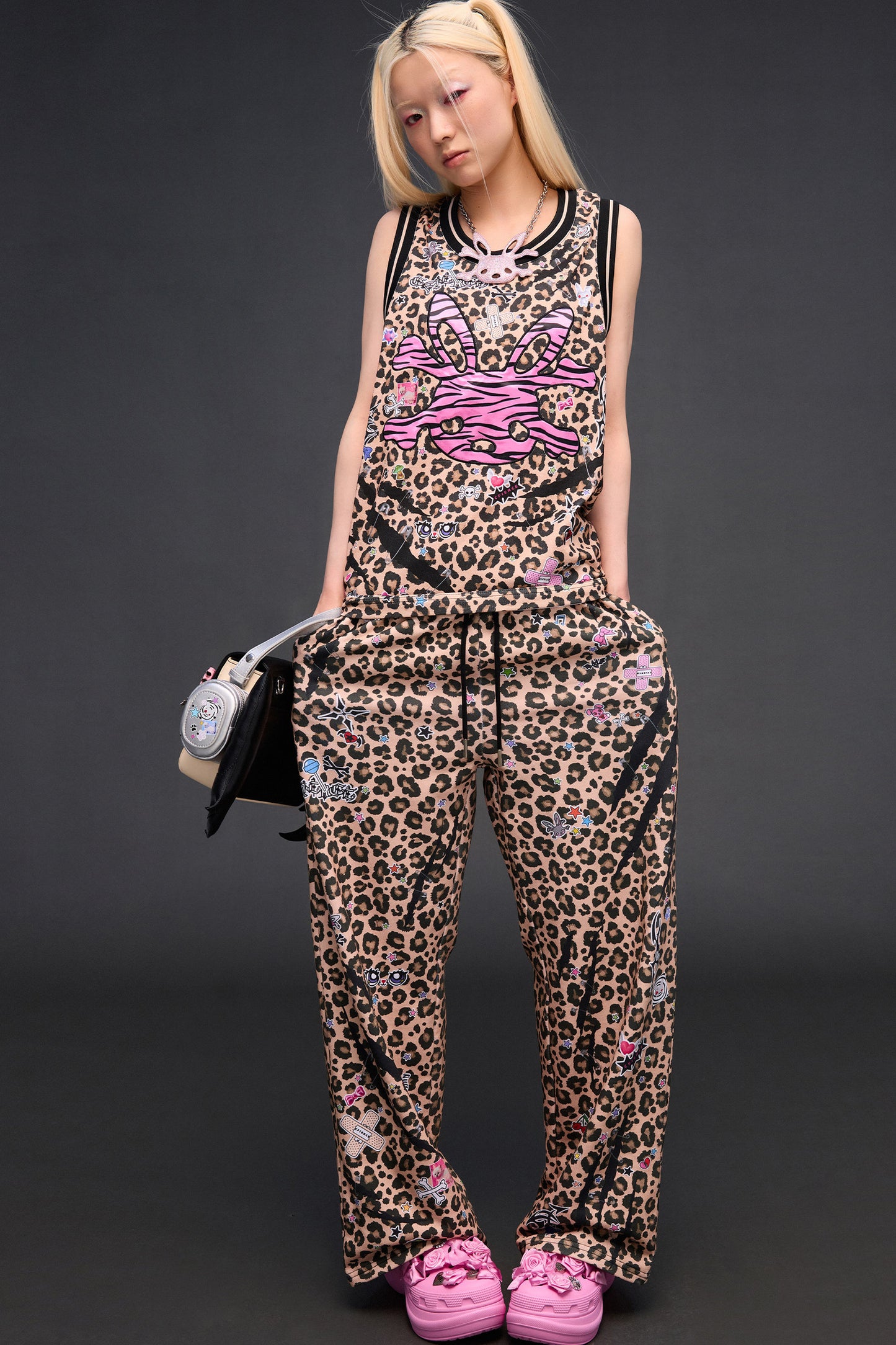 Tanktop mit Leoparden- und Zebra-Stickerei