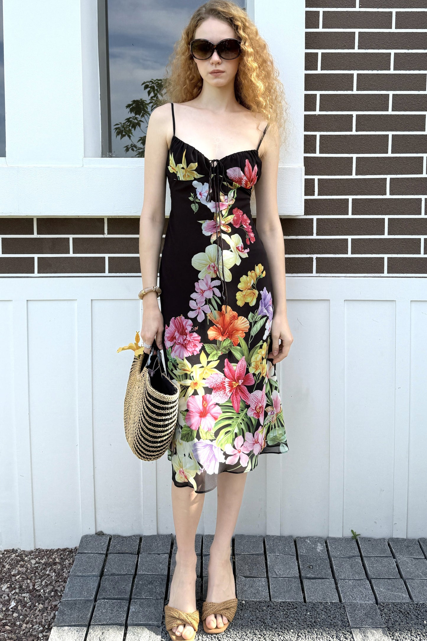 Trägerkleid mit tropischem Blumenprint