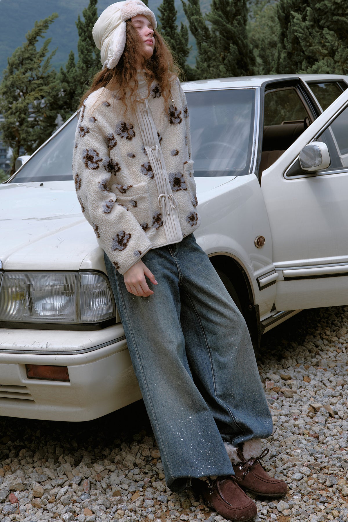 Gesteppte Fleecejacke mit Blumen und Schleife