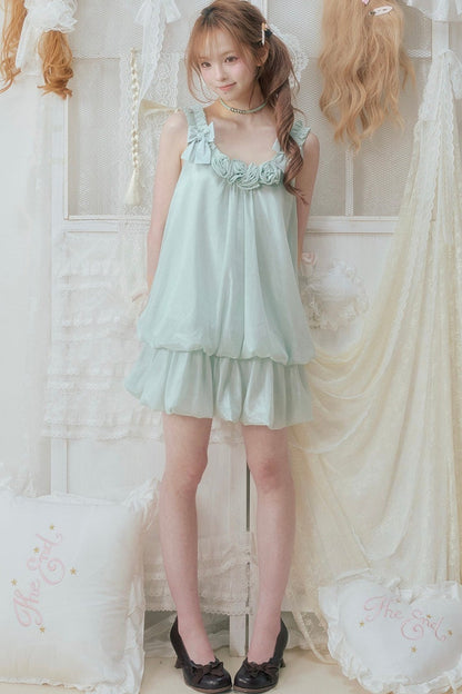 Robe en dentelle à pétales cachés