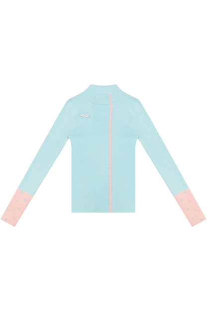 Top in maglia blu a collo alto
