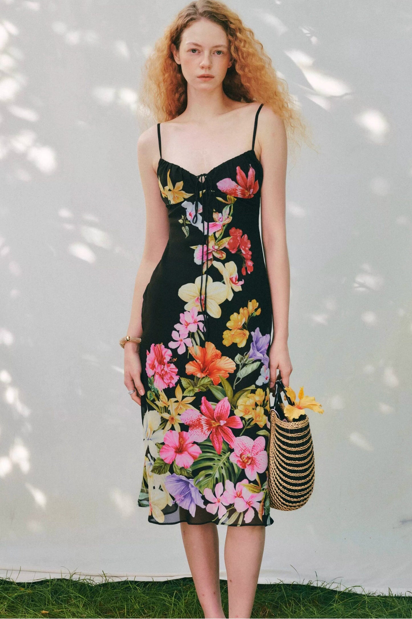 Trägerkleid mit tropischem Blumenprint