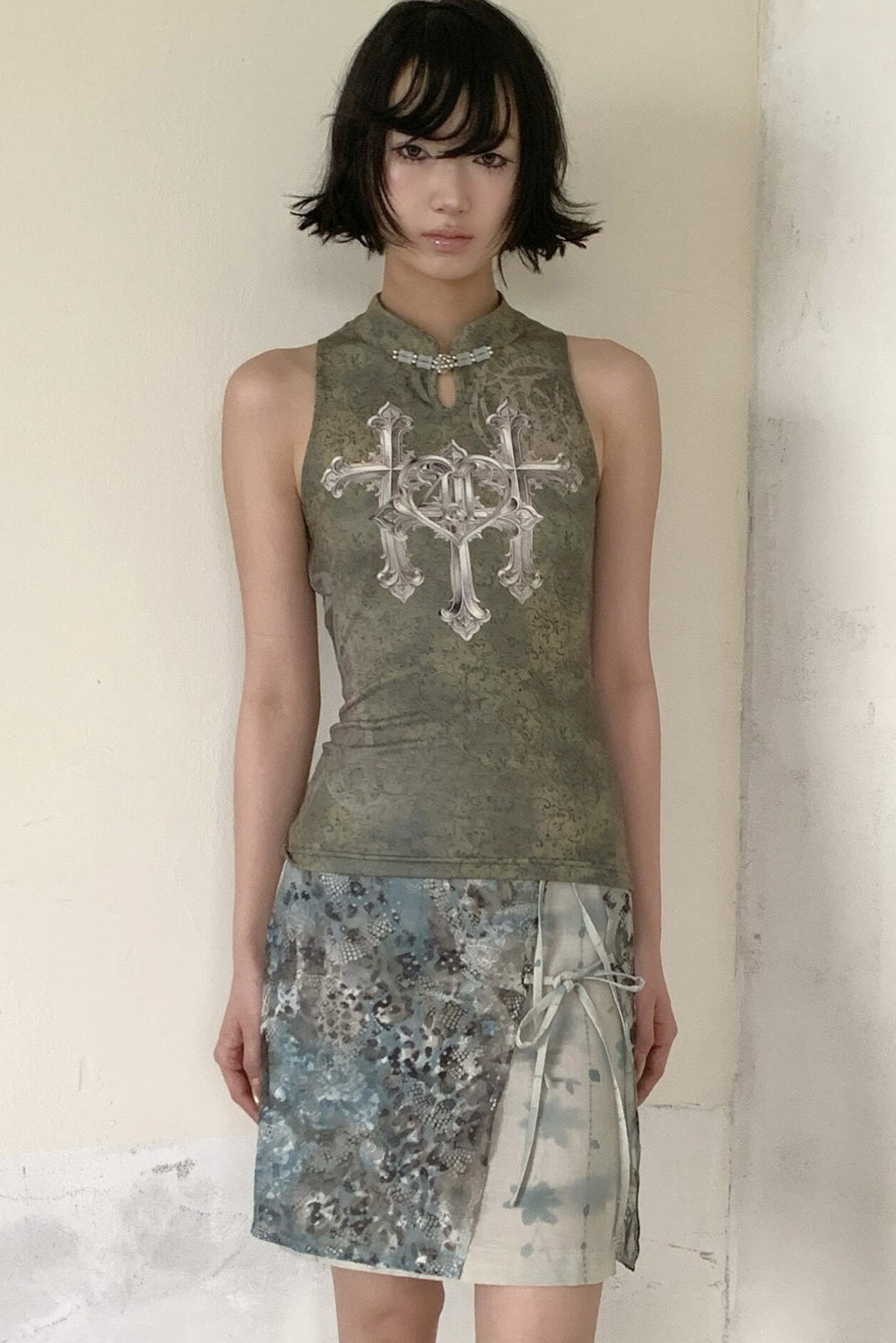 Triple Cross Qipao Collar Sleeveless Top