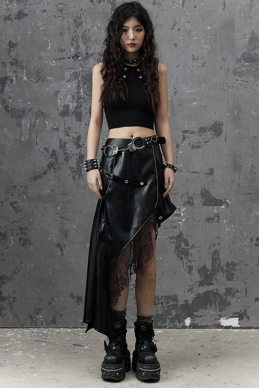 Asymmetrischer Patchworkrock aus Kunstleder