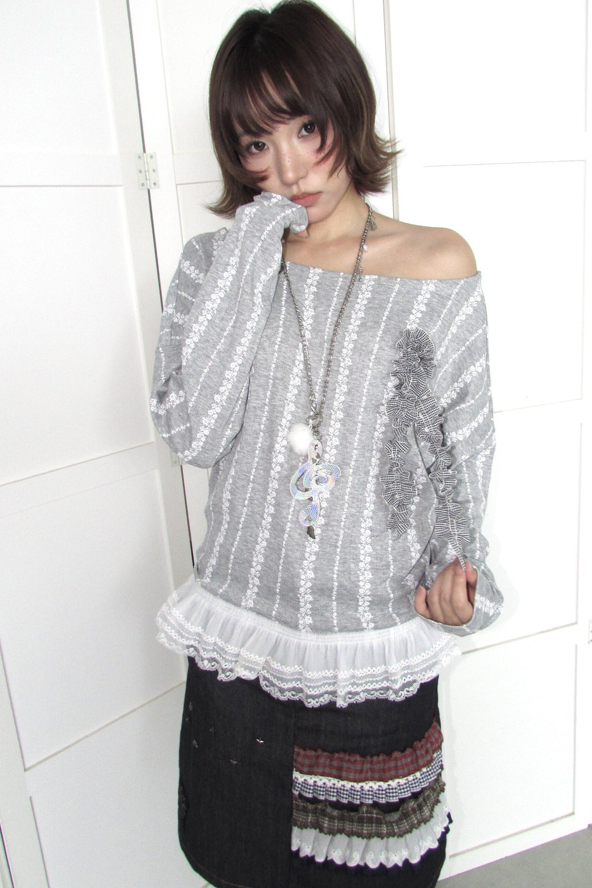 3D Corsage Lace Hem T-Shirt
