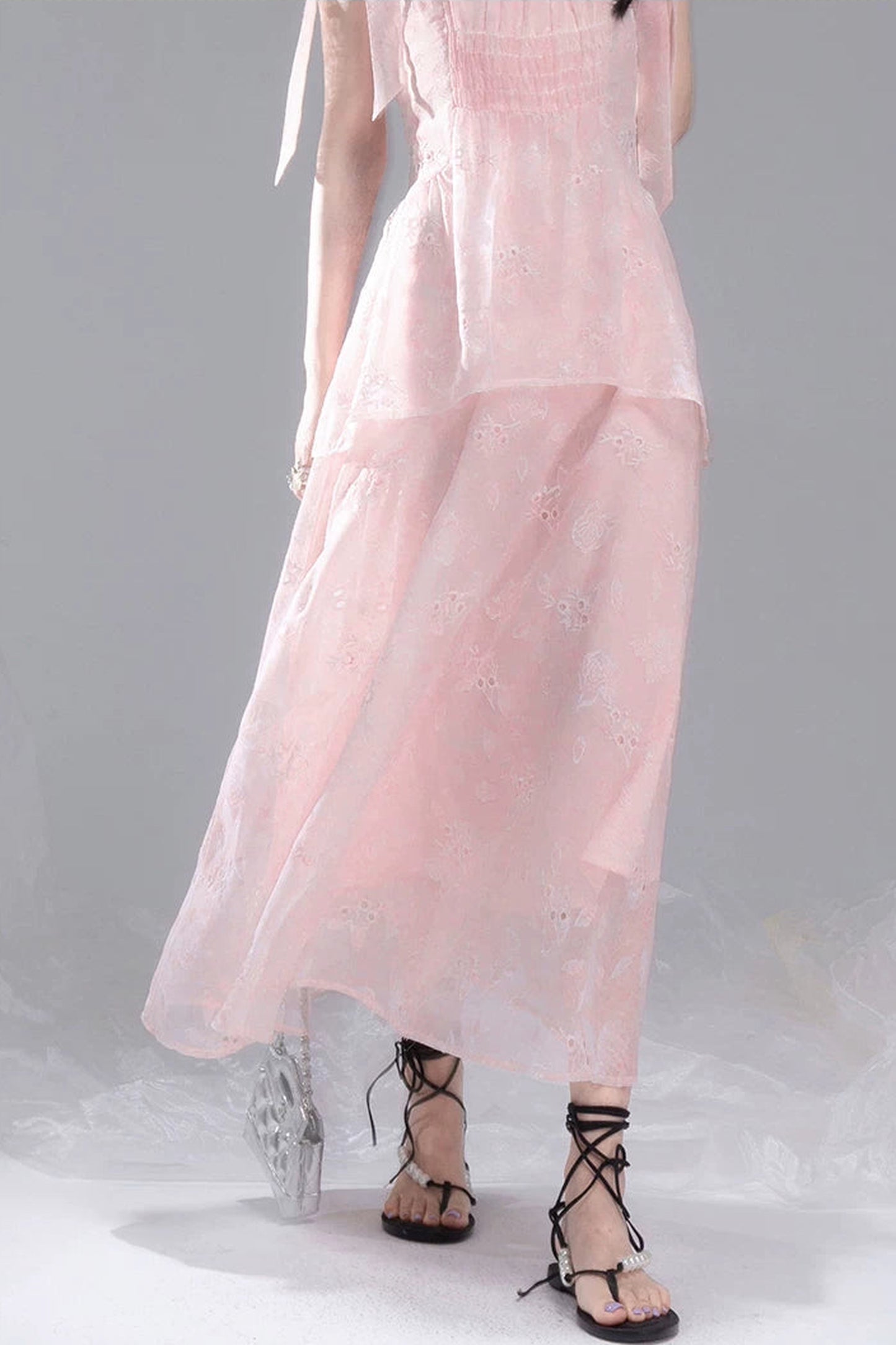 Pudernebel-Trägerkleid